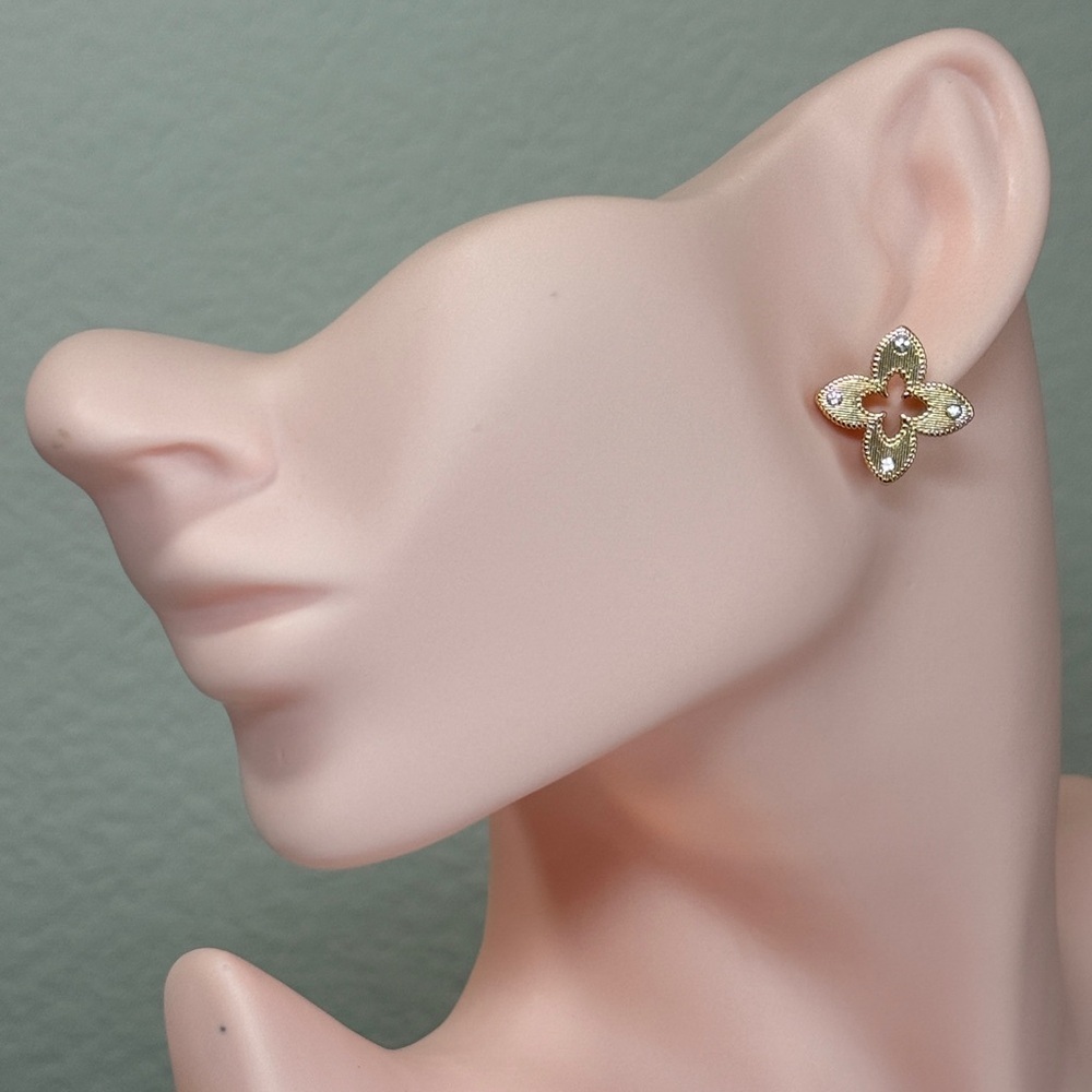 Luxury Gold Floral Stud Earrings With Zirconia 18K Gold Plated - Picture 3 of 8